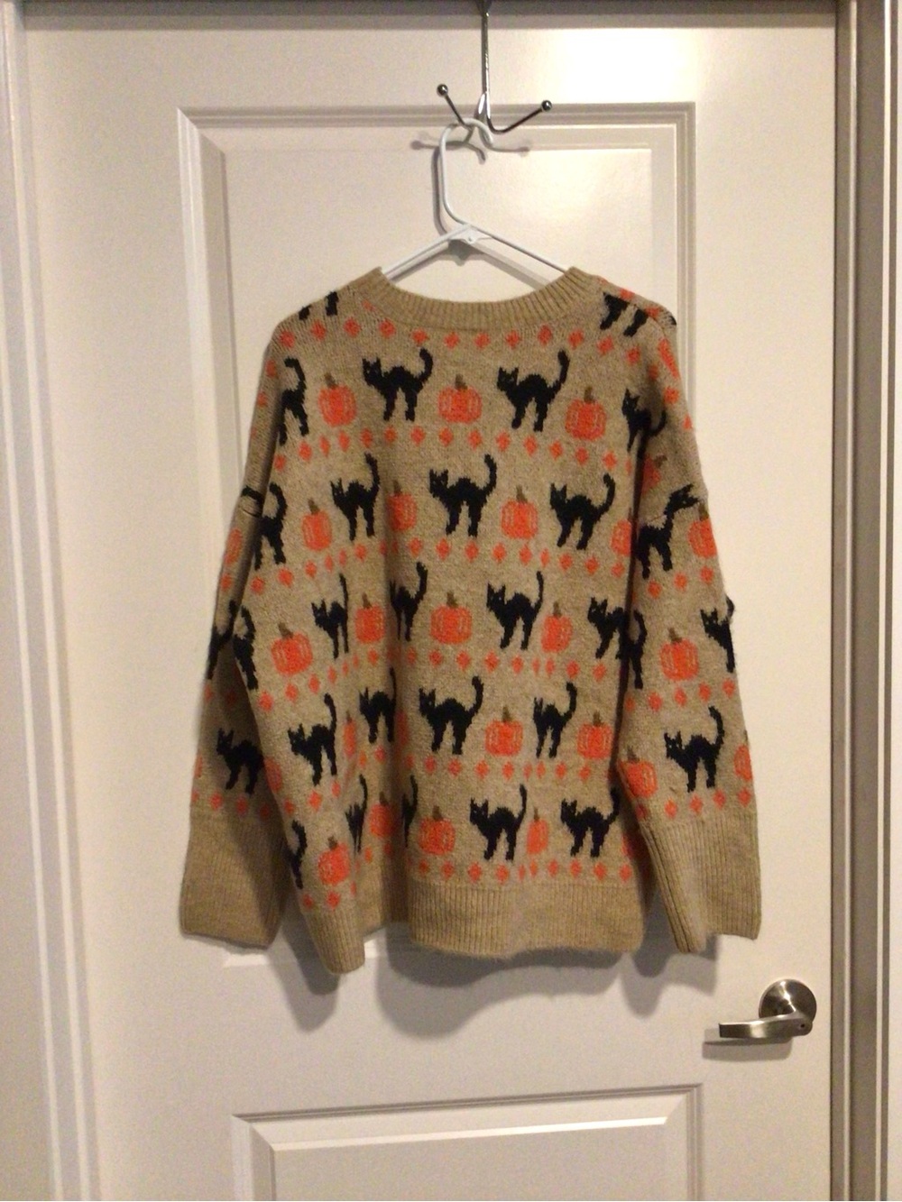 NWT Vince Camuto Crewneck Sweater with Black Cat & Orange Pumpkin Motif - Picture 4 of 5